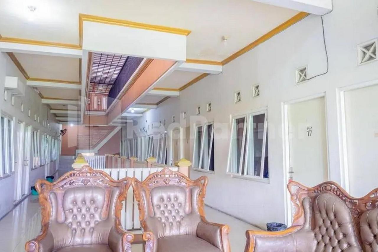 Homestay Babussalam Rungkut RedPartner Medokanayu Bagian luar foto
